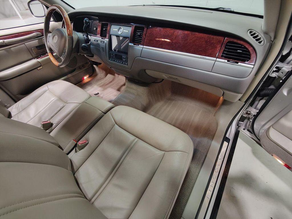 used 2004 Lincoln Town Car car, priced at $14,995