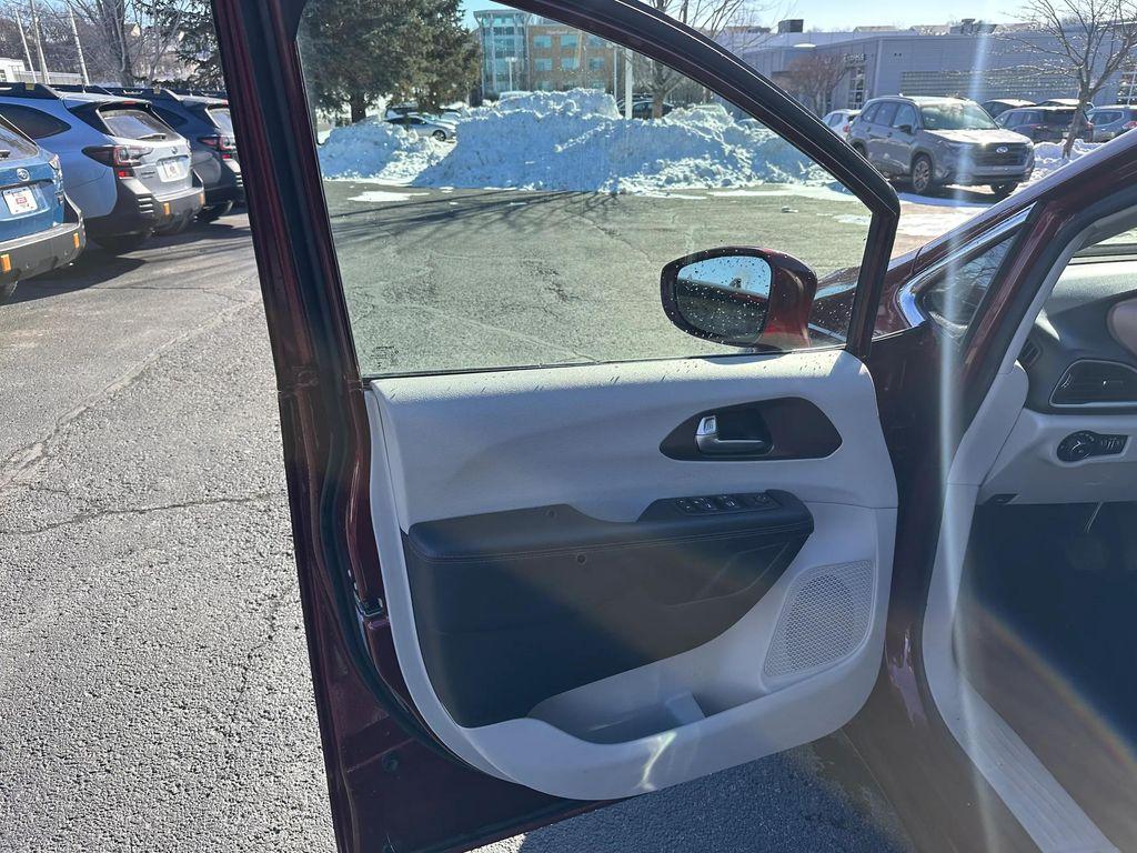 used 2018 Chrysler Pacifica car, priced at $14,452