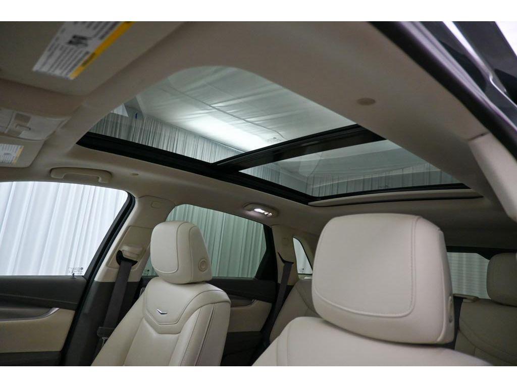 used 2022 Cadillac XT5 car, priced at $28,995