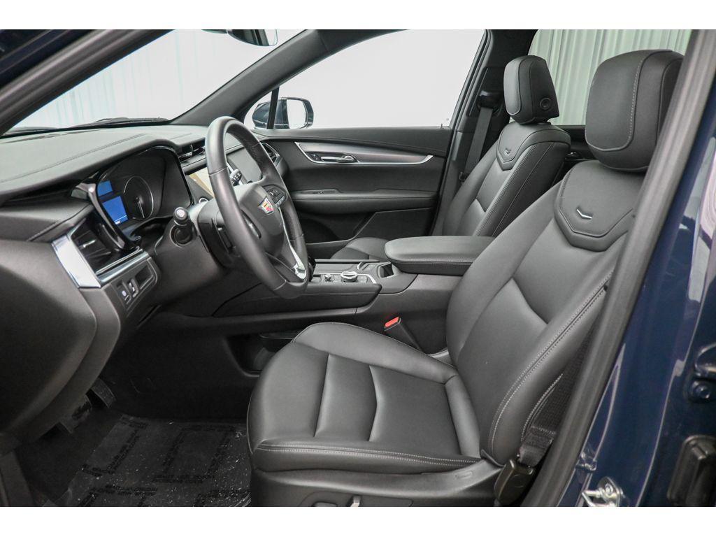 used 2025 Cadillac XT6 car, priced at $47,992