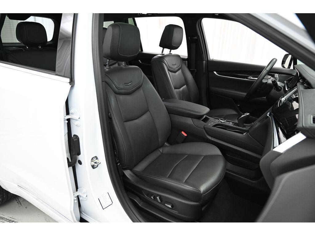 used 2025 Cadillac XT6 car, priced at $45,296