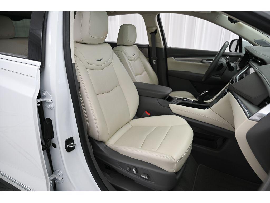 used 2022 Cadillac XT5 car, priced at $35,992