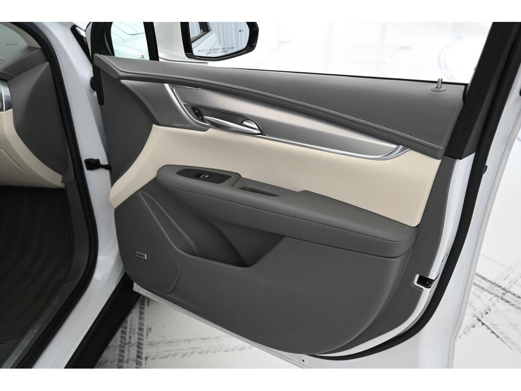 used 2022 Cadillac XT5 car, priced at $35,992