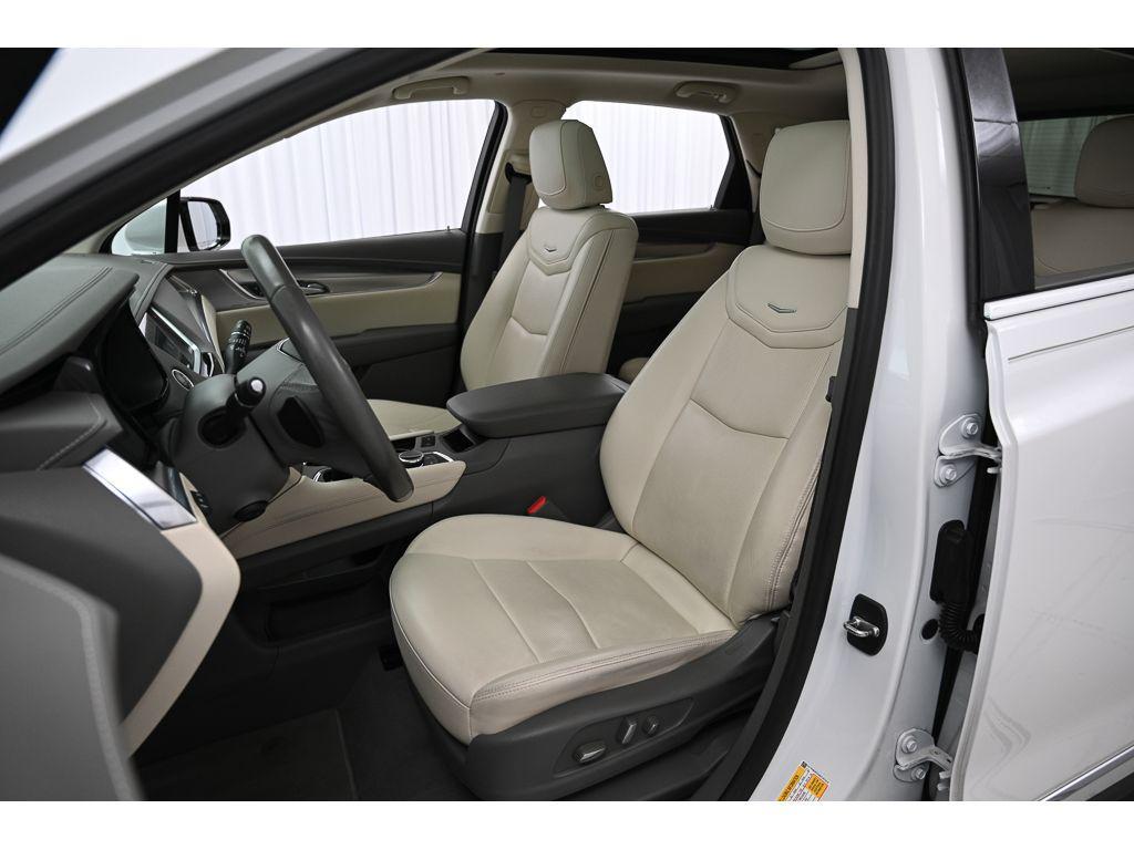 used 2022 Cadillac XT5 car, priced at $35,992