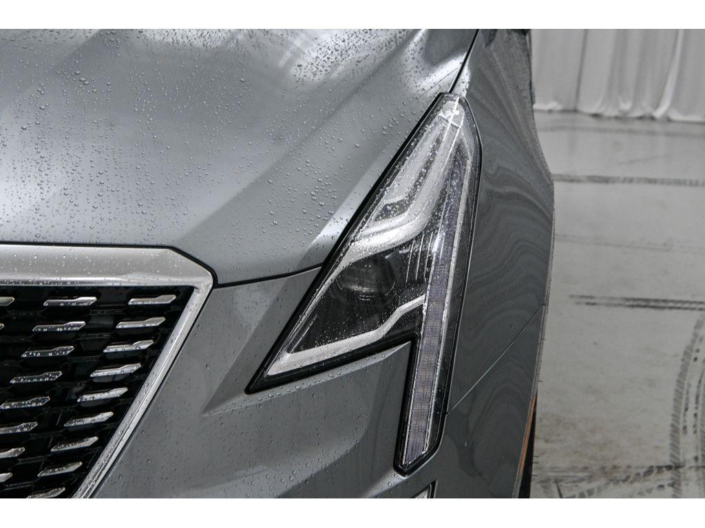 new 2026 Cadillac XT5 car, priced at $61,470