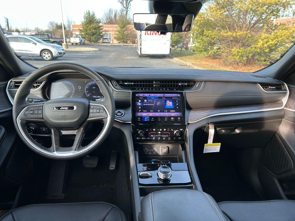 new 2025 Jeep Grand Cherokee car, priced at $37,007