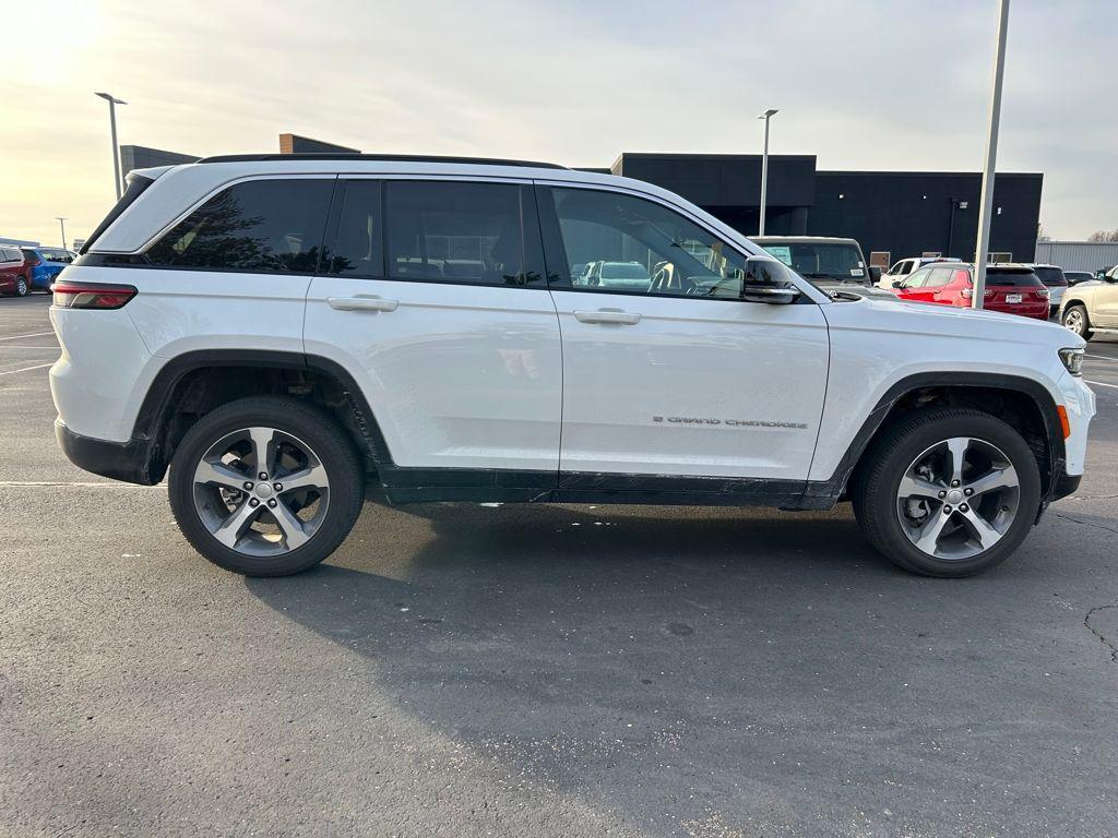 new 2025 Jeep Grand Cherokee car, priced at $37,007