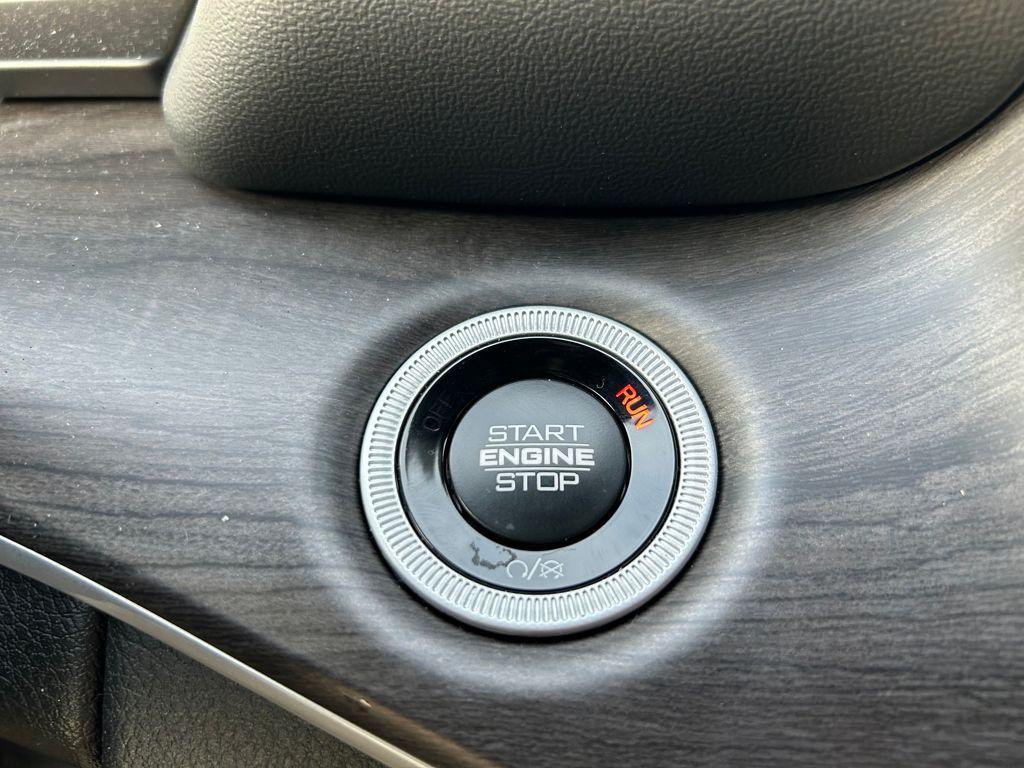 new 2025 Jeep Grand Cherokee car, priced at $37,007