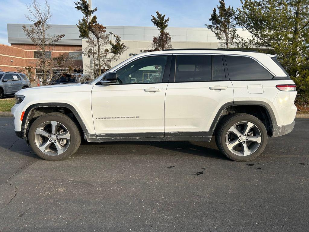 new 2025 Jeep Grand Cherokee car, priced at $37,007