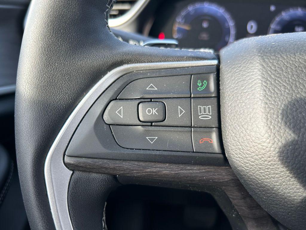 new 2025 Jeep Grand Cherokee car, priced at $37,007