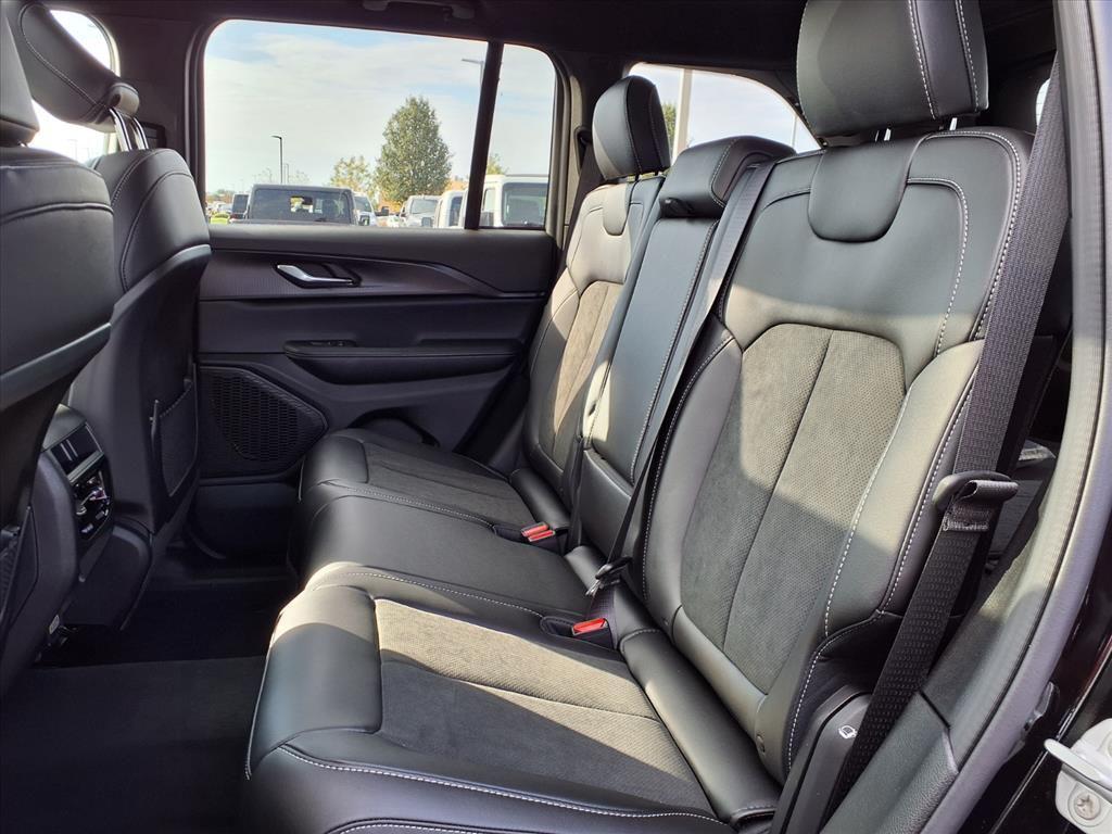 new 2025 Jeep Grand Cherokee car, priced at $39,512