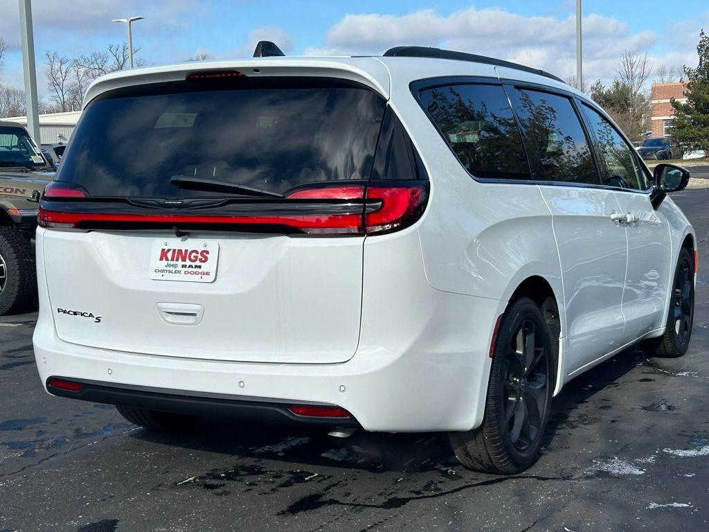 new 2026 Chrysler Pacifica car, priced at $42,764