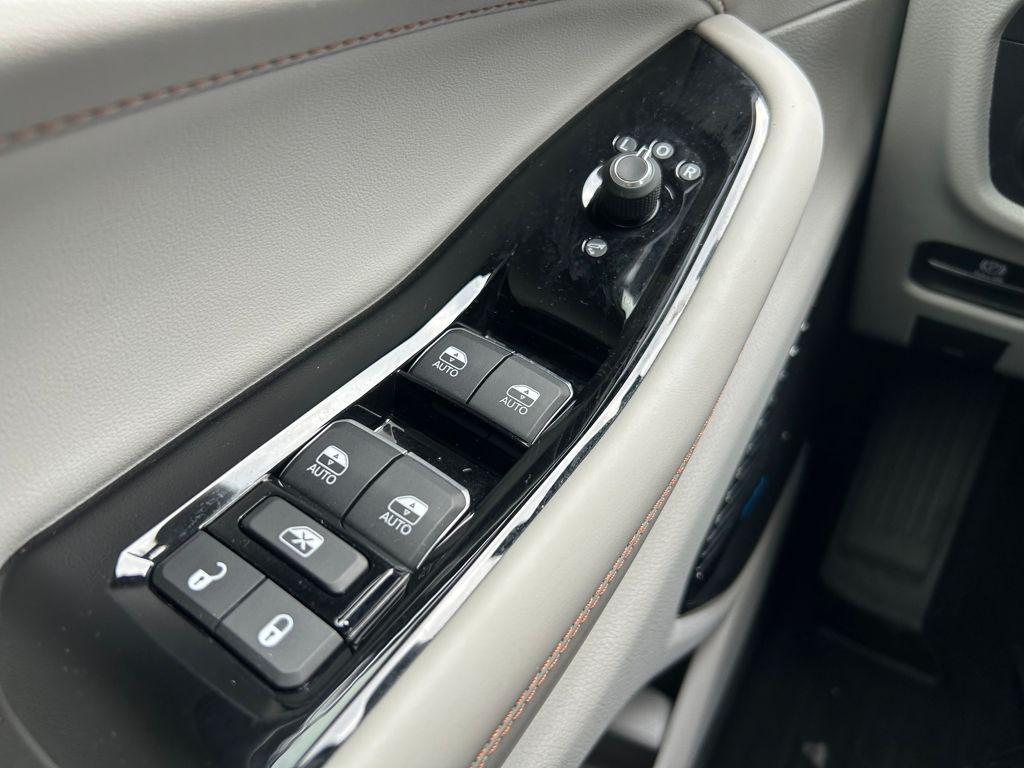 used 2023 Jeep Grand Cherokee car, priced at $37,000