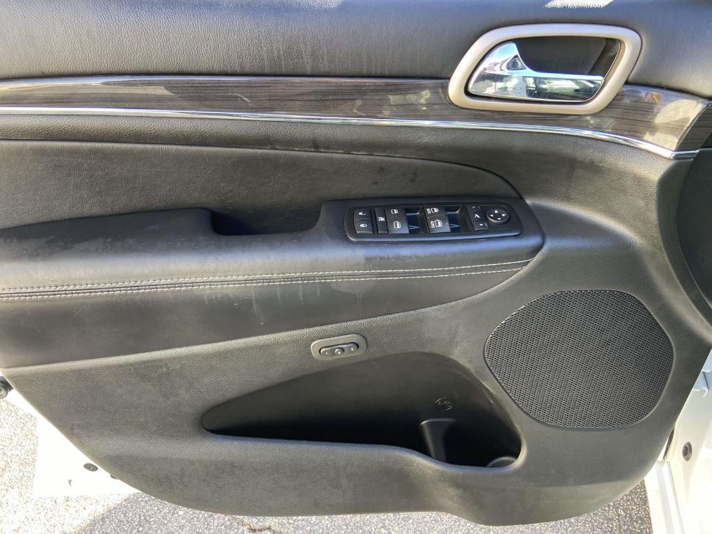 used 2015 Jeep Grand Cherokee car, priced at $13,555