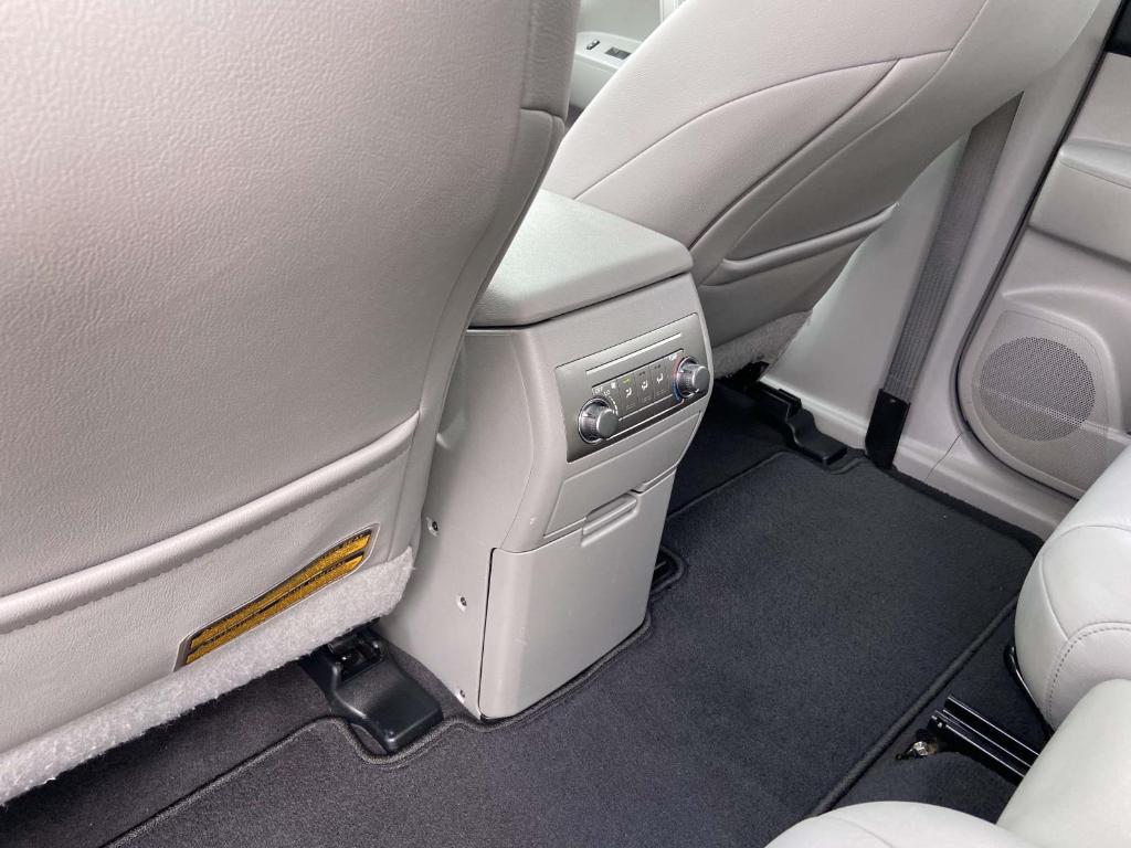 used 2013 Toyota Highlander car, priced at $9,555