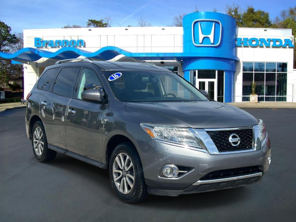 used 2016 Nissan Pathfinder car, priced at $5,555