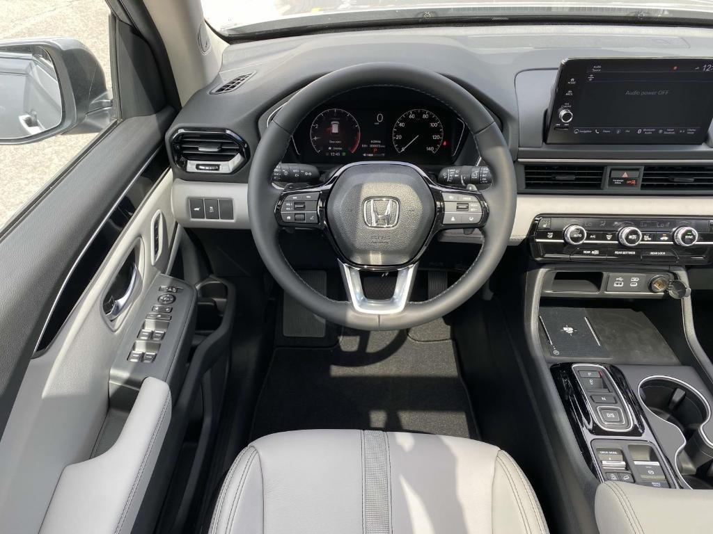 new 2025 Honda Pilot car, priced at $47,801