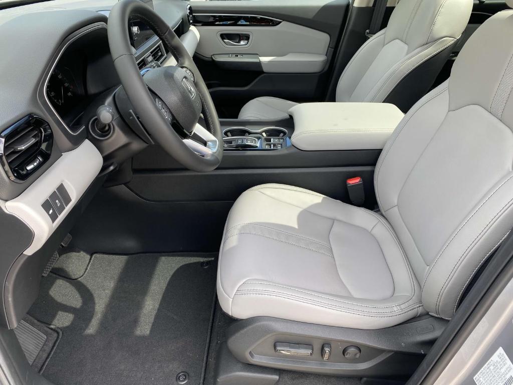 new 2025 Honda Pilot car, priced at $47,801