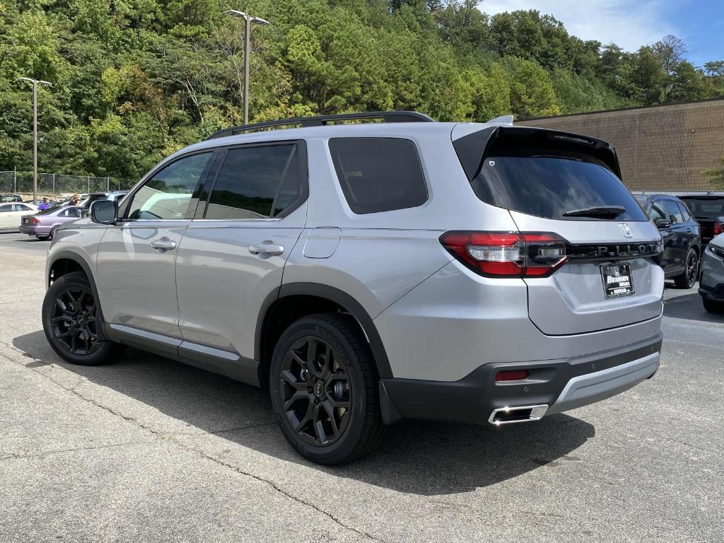 new 2025 Honda Pilot car, priced at $47,801