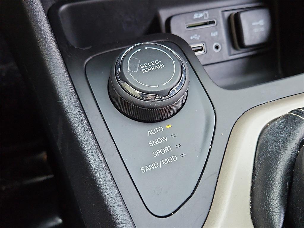 used 2016 Jeep Cherokee car, priced at $9,500