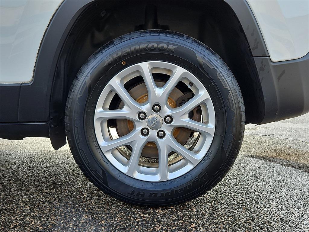 used 2016 Jeep Cherokee car, priced at $9,500