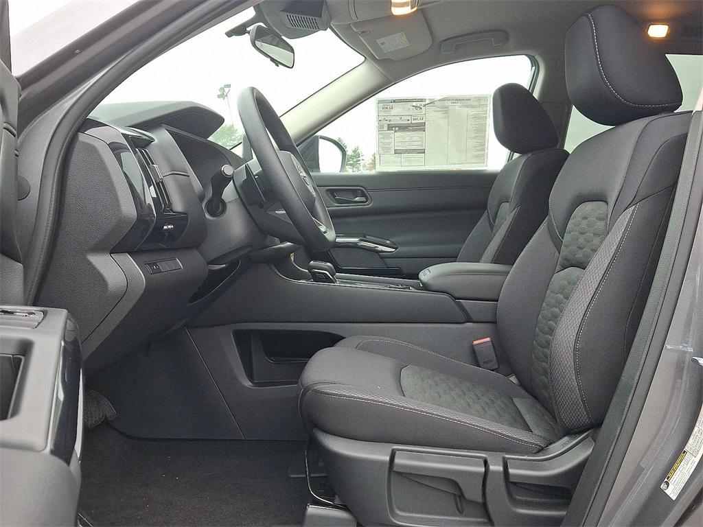 new 2025 Nissan Pathfinder car, priced at $33,068