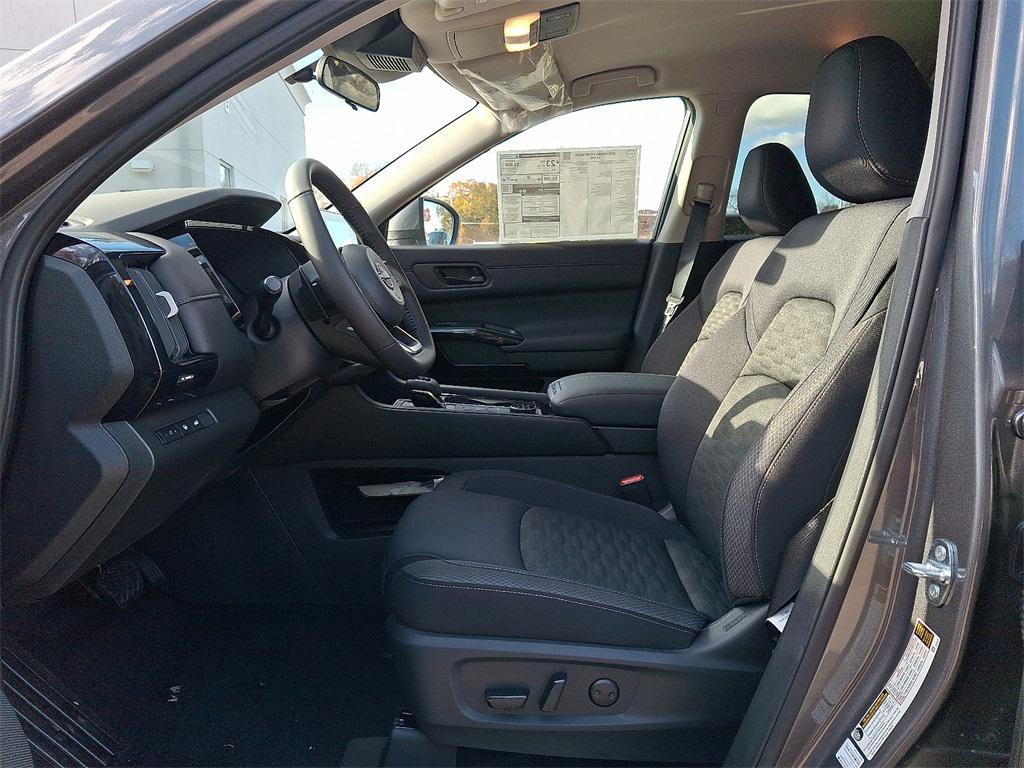 new 2025 Nissan Pathfinder car, priced at $36,257