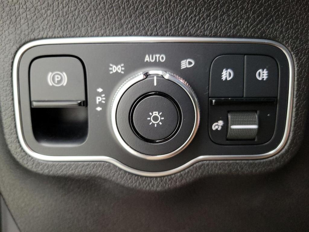 used 2022 Mercedes-Benz GLB 250 car, priced at $27,998