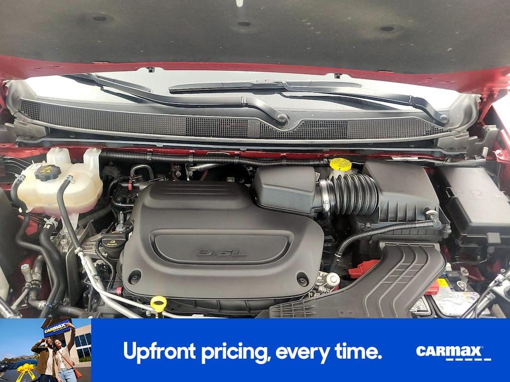 used 2025 Chrysler Pacifica car, priced at $27,998