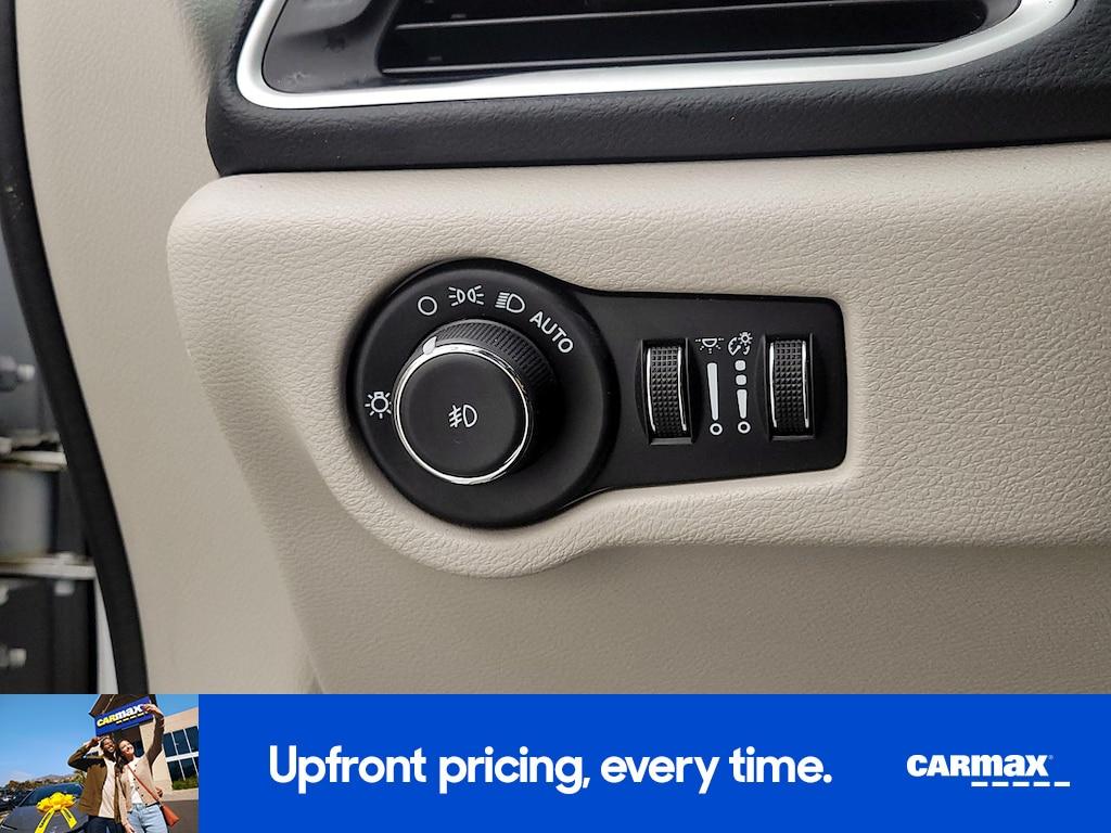 used 2024 Chrysler Pacifica car, priced at $26,998