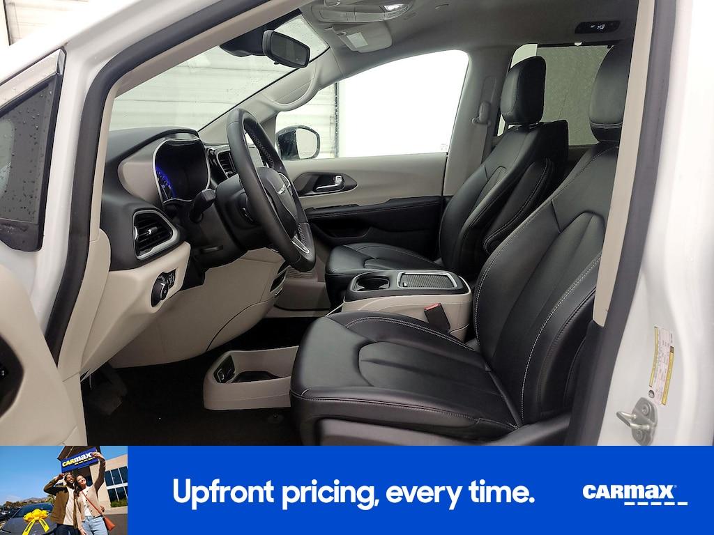 used 2024 Chrysler Pacifica car, priced at $26,998