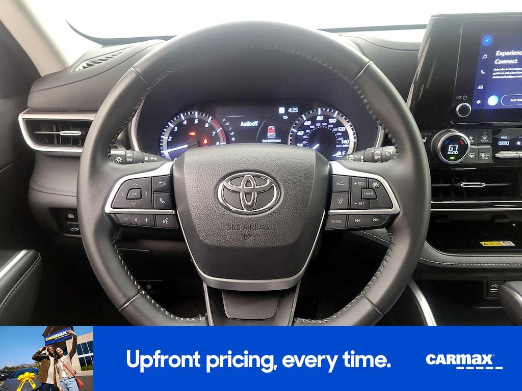 used 2023 Toyota Highlander car, priced at $30,998