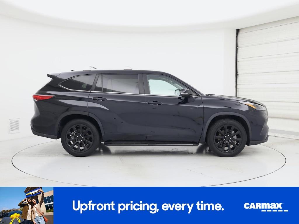 used 2023 Toyota Highlander car, priced at $30,998