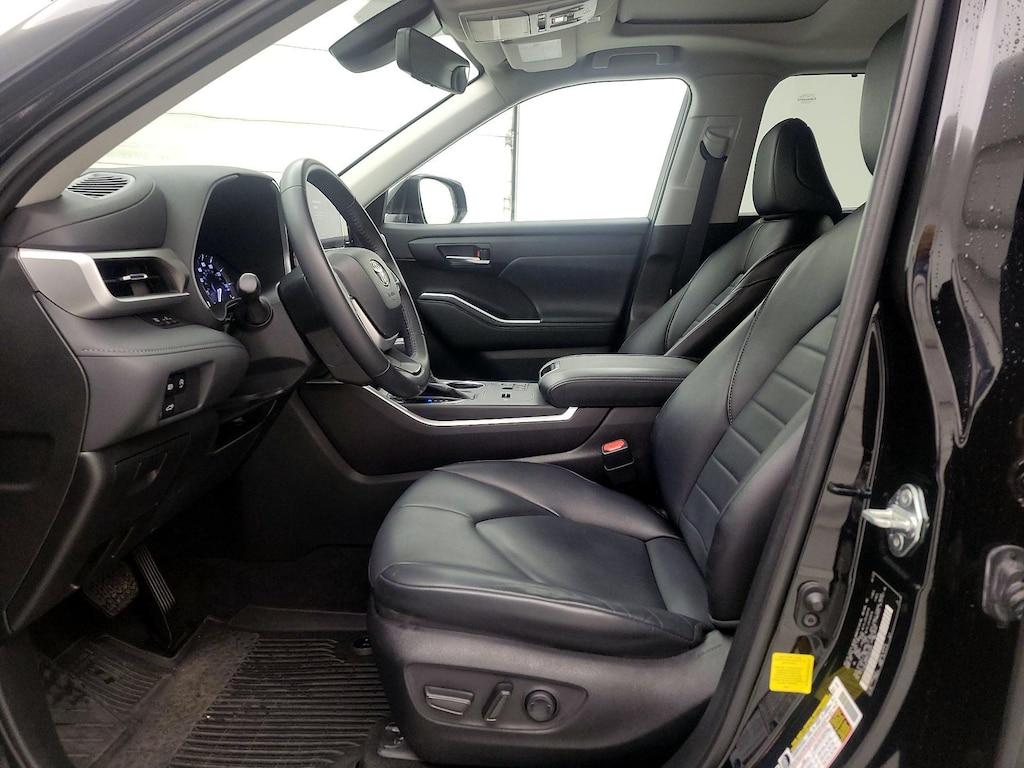 used 2023 Toyota Highlander car, priced at $30,998