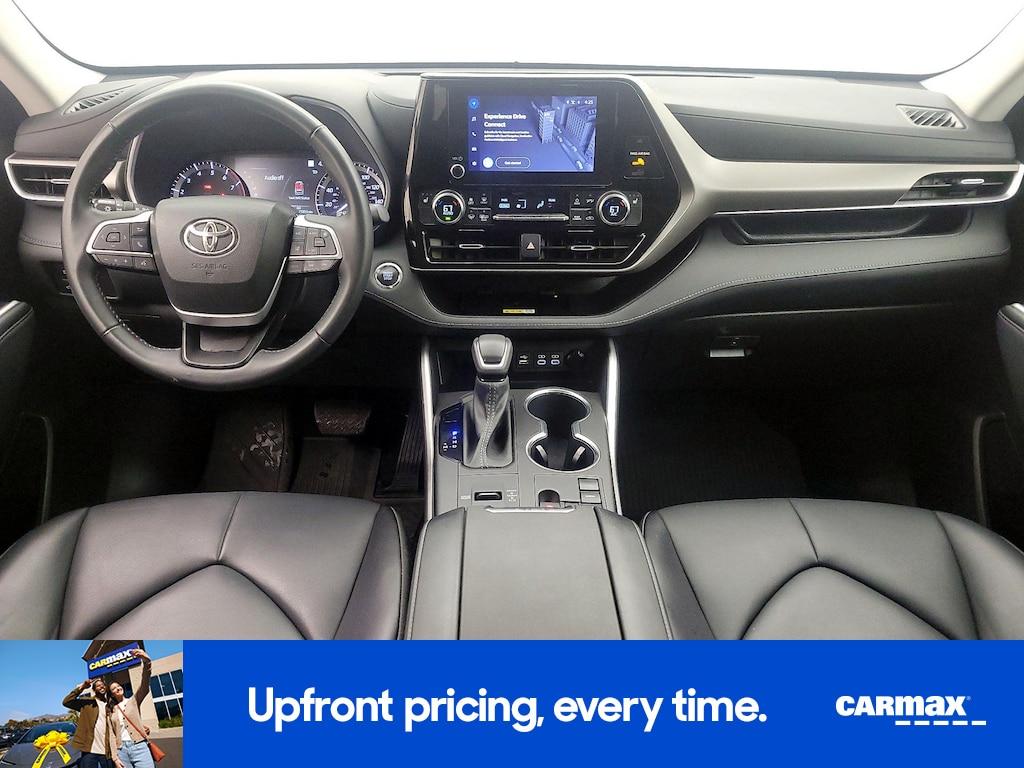 used 2023 Toyota Highlander car, priced at $30,998