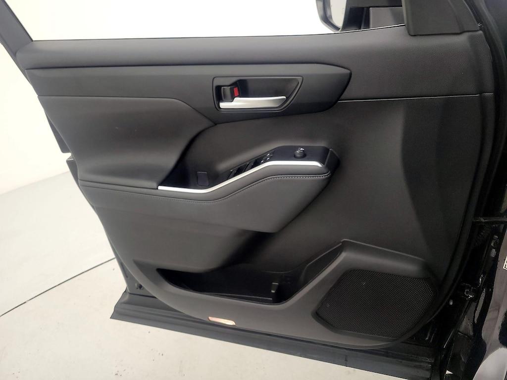 used 2023 Toyota Highlander car, priced at $30,998