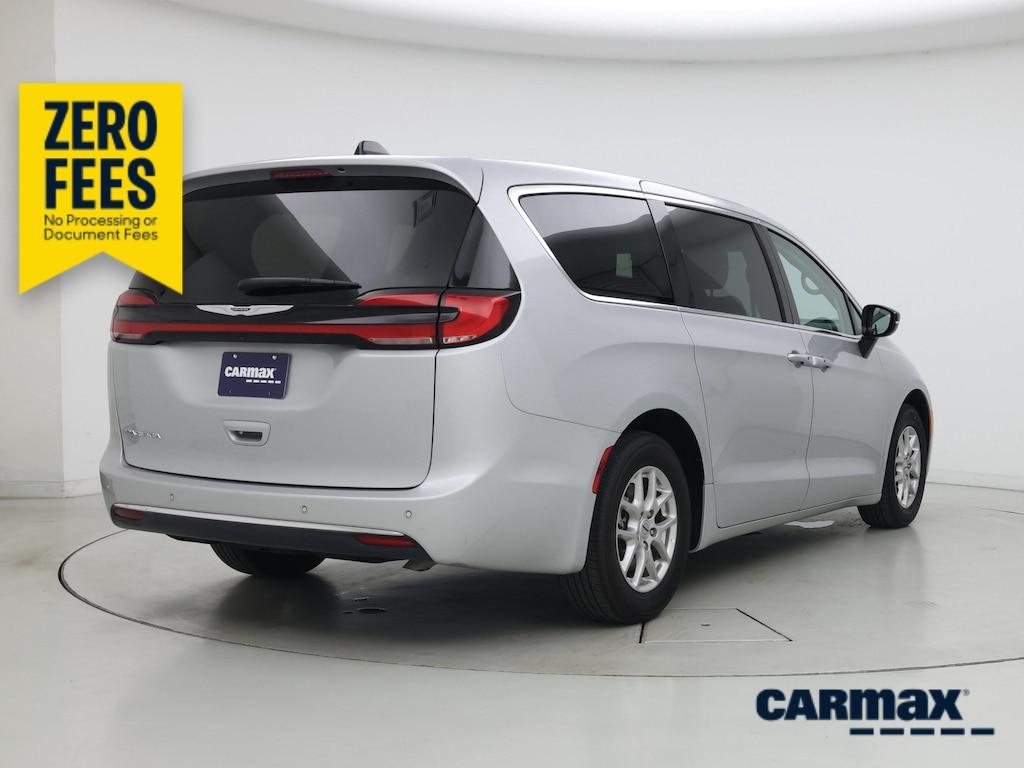 used 2024 Chrysler Pacifica car, priced at $27,998