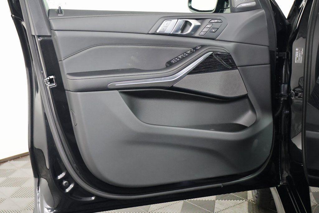 new 2026 BMW X7 car, priced at $102,180