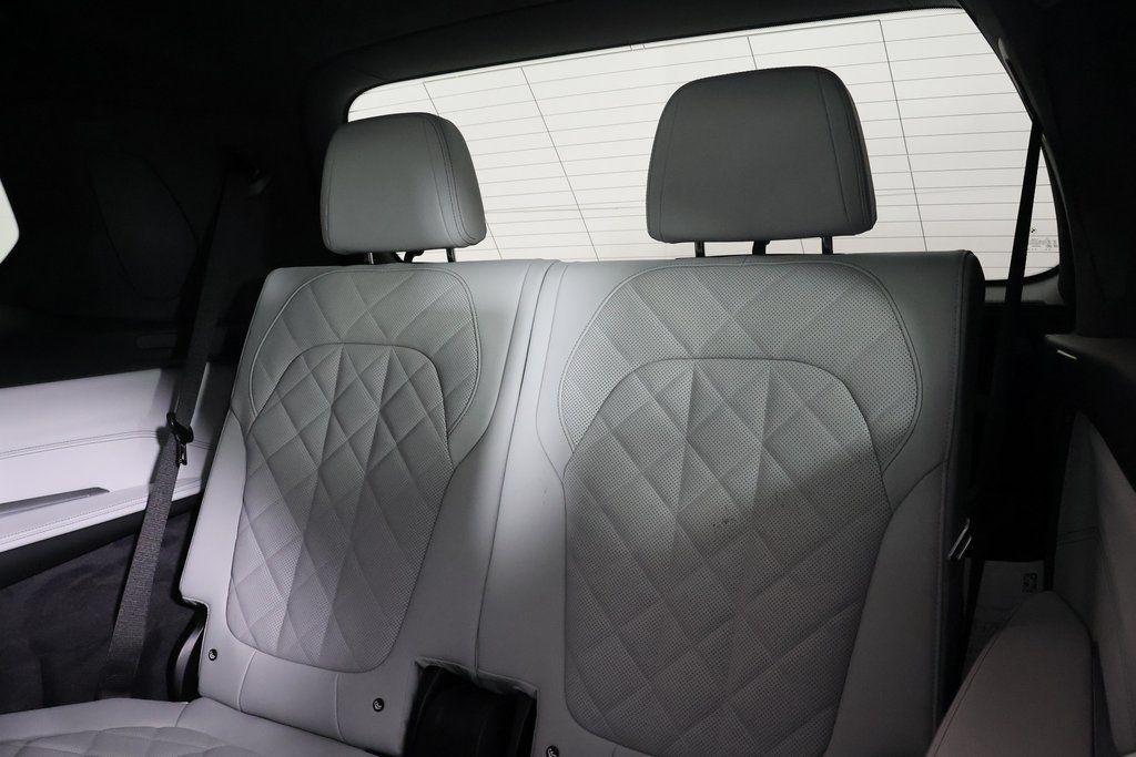 new 2026 BMW X7 car, priced at $103,015