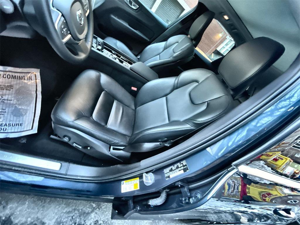 used 2023 Volvo XC60 car, priced at $32,590