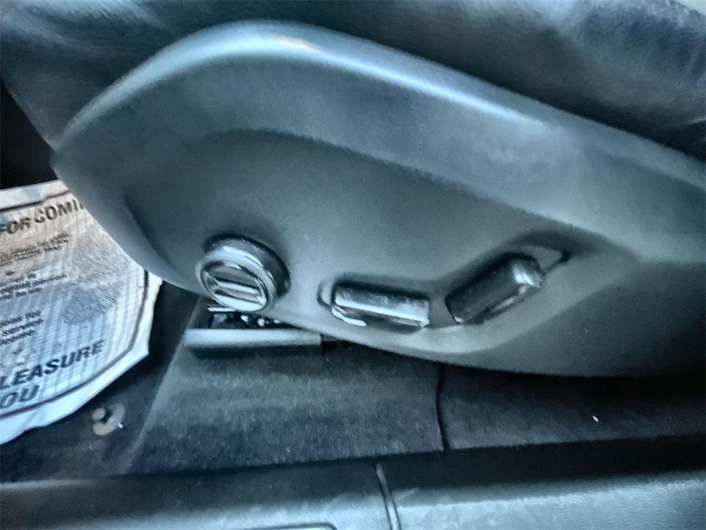 used 2023 Volvo XC60 car, priced at $32,590