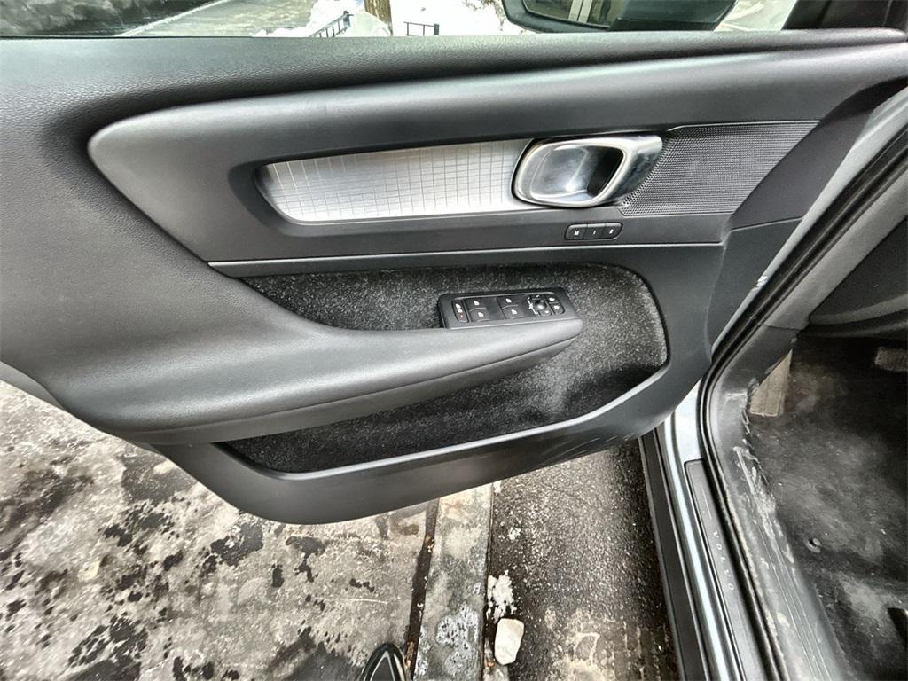used 2019 Volvo XC40 car, priced at $19,994