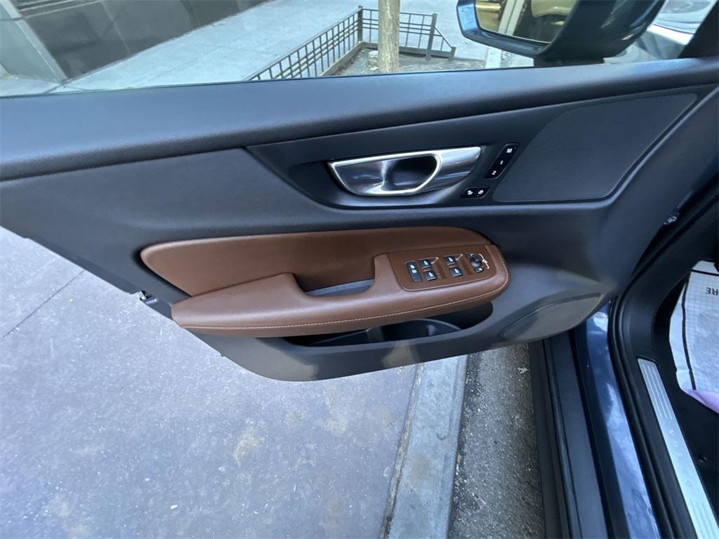 used 2025 Volvo V60 Cross Country car, priced at $35,900