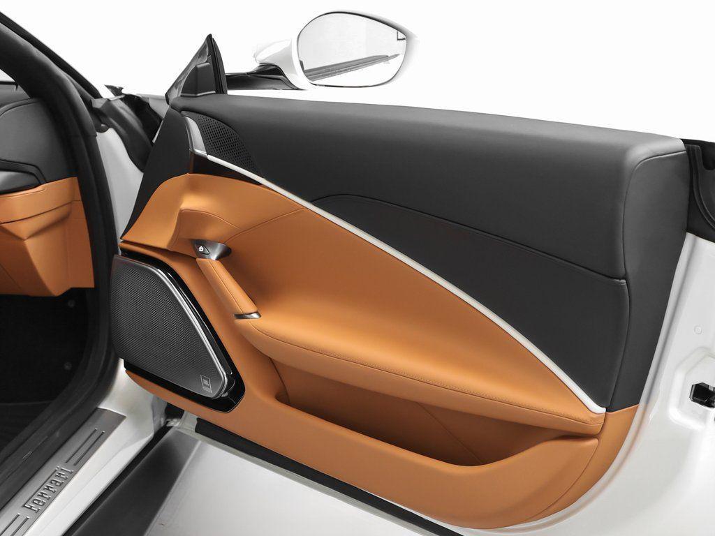 Bianco Italia 2024 Ferrari Roma Spider