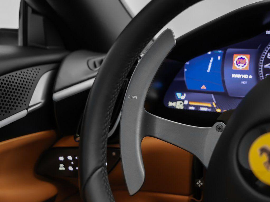 Bianco Italia 2024 Ferrari Roma Spider