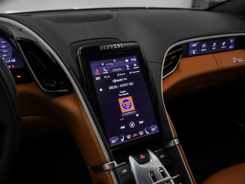 Bianco Italia 2024 Ferrari Roma Spider