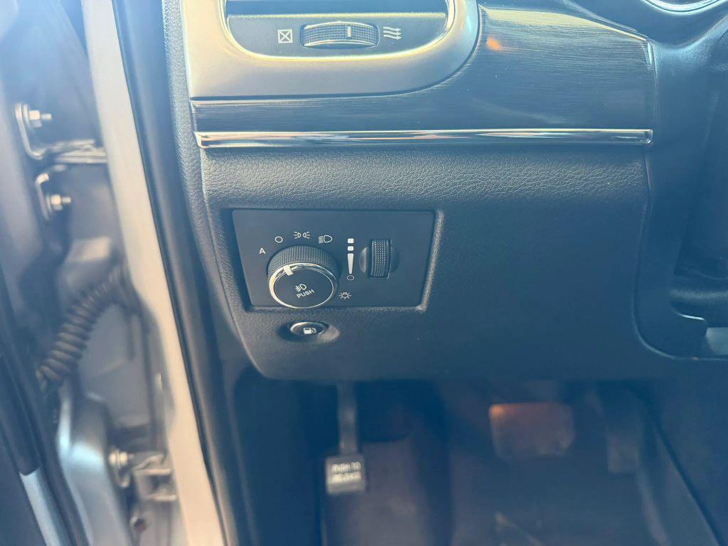 used 2017 Jeep Grand Cherokee car, priced at $15,495