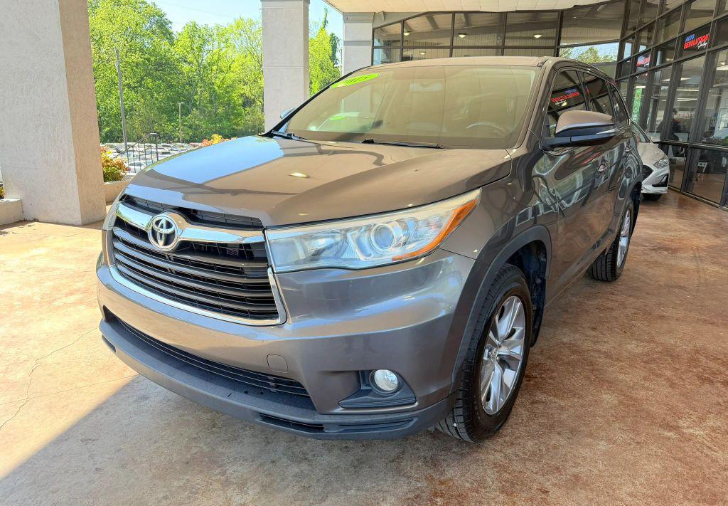 used 2015 Toyota Highlander car, priced at $13,495