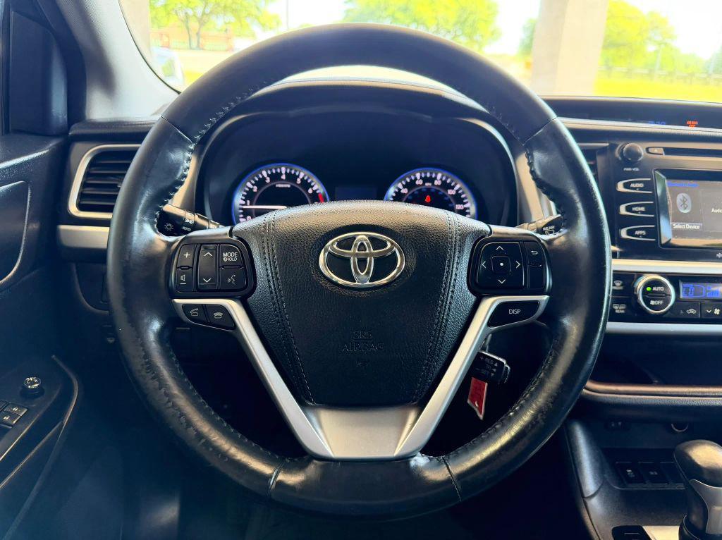 used 2015 Toyota Highlander car, priced at $13,495