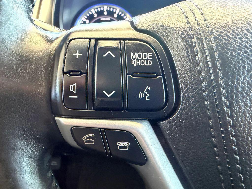 used 2015 Toyota Highlander car, priced at $13,495